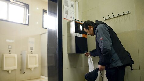 Tualetinio popieriaus i&scaron;davimo automatas