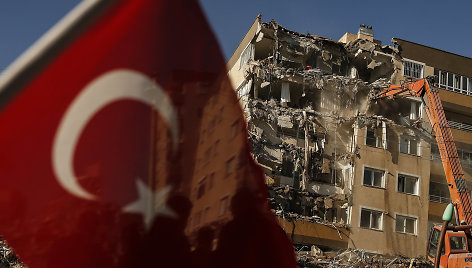 Žemės drebėjimo Turkijoje apgriautas pastatas