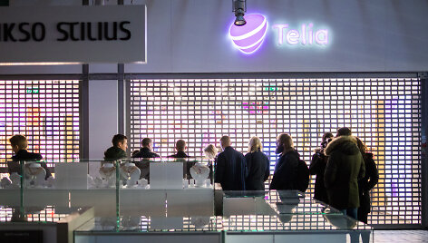 Naujasis &bdquo;iPhone X&ldquo; i&scaron;graibytuvės &bdquo;Telia&ldquo; salone