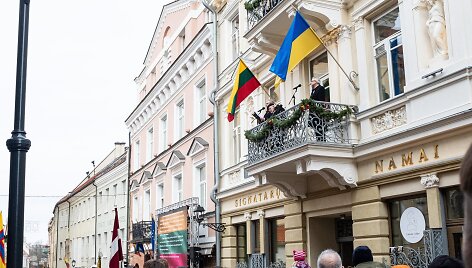 Vasario 16-osios minėjimas prie Lietuvos nepriklausomybės signatarų namų / BNS nuotr.