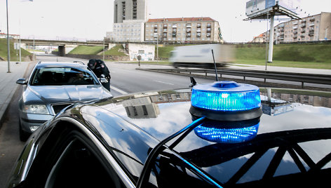 Patruliavimas su Lietuvos kelių policijos nežymėta „Audi A6“