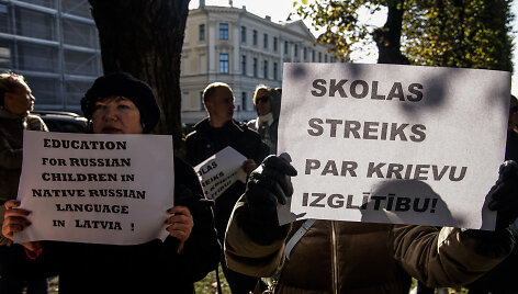 Latvijoje įvyko &scaron;vietimo reformos prie&scaron;ininkų eitynės