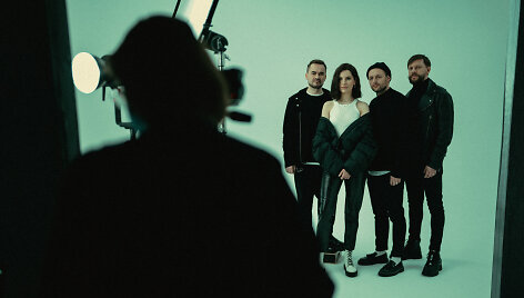 Grupė &bdquo;Sisters On Wire&rdquo; pristato koncertinį turą