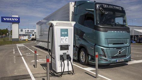 „Volvo“ sunkvežimių centre Kaune oficialiai atidaryta 360 kW įkrovimo stotelė 