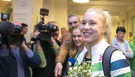 Rūta Meilutytė sugrįžo į Lietuvą