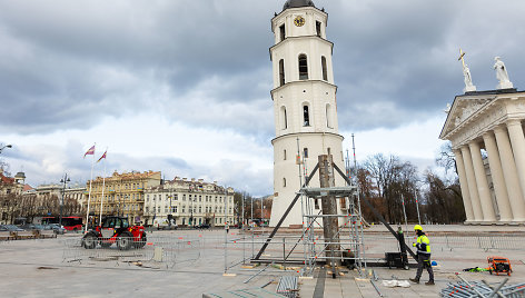 Vilniaus Kalėdų eglės statymo darbai