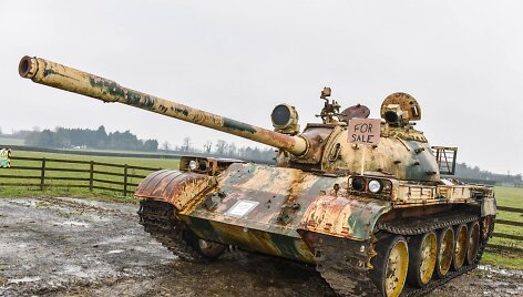 Britas, nuo paauglystės restauravęs karinę techniką, parduoda kini&scaron;ką tanką