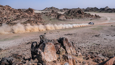 Testų metu B. Vanagas įvertino naująjį „Toyota Hilux“