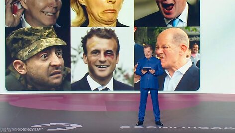 Dmitrijus Medvedevas ir jo pristatomos skaidrės su i&scaron;kraipytais politikų veidais