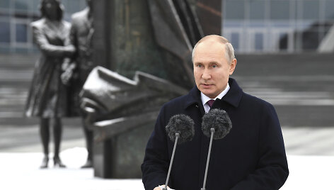 Vladimiras Putinas prie SVR būstinės