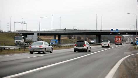 Eismas prie pramogų centro „Mega“