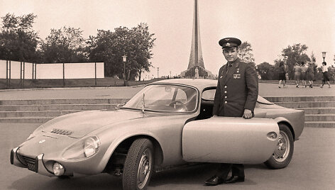 Kosmonautas Jurijus Gagarinas ir jo automobilis Matra Bonnet jet V S coupe