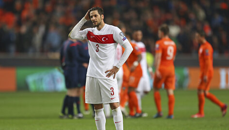 Turkijos futbolininkai i&scaron; rankų i&scaron;leido pergalę mače su olandais