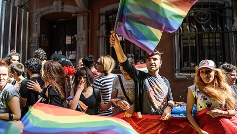 Stambulo riau&scaron;ių policija i&scaron;vaikė LGBT bendruomenės susibūrimą