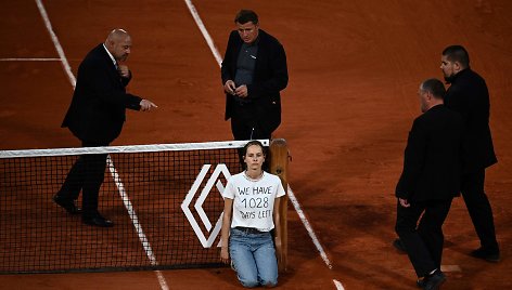 Protestantė „Roland Garros“ pusfinalyje