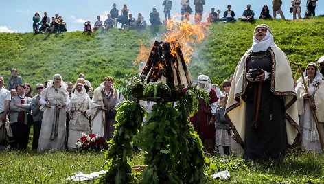 Naujosios Romuvos krivės, Inijos Trinkūnienės, įšventinimas ant Gedimino kalno