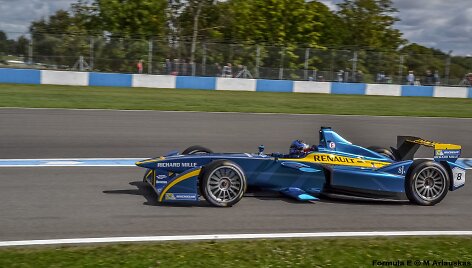 &bdquo;Formula-E&ldquo; bandymai Doningtone