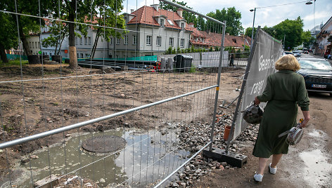 Sustojo darbai naujoje pėsčiųjų alėjoje šalia MO muziejaus