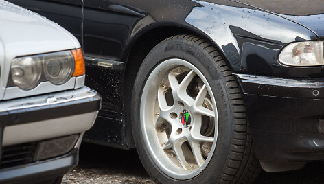 Seimas perdavė 21 automobilį valdyti Socialinės apsaugos ir darbo ministerijai