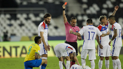 Raudona kortelė brazilui Gabrieliui Jesusui