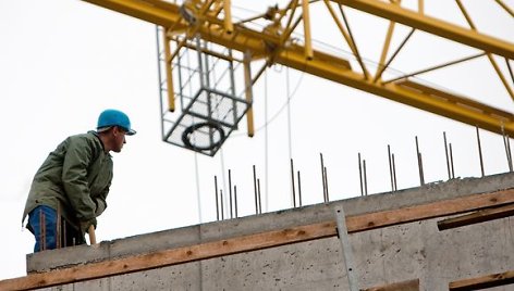 Sustojus statybų sektoriui, statybininkai su viltimi laukia valstybės užsakymų.