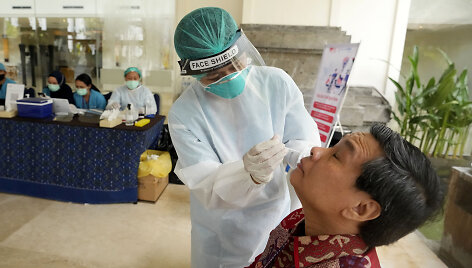 Indonezija at&scaron;aukia visus COVID-19 apribojimus