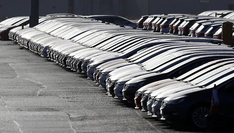 I&scaron;rikiuoti &bdquo;Vauxhall&ldquo; automobiliai gamykloje Didžiojoje Britanijoje