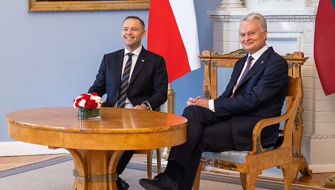 Karolis Nawrockis, Gitanas Nausėda