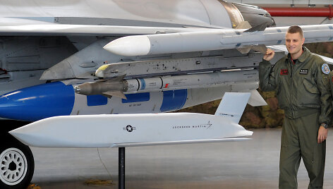 Raketos JASSM, AP
