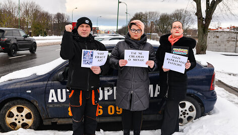 Klaipėdiečiai, metų metus bandantys atkreipti dėmesį į gatvėse stovinčias reklama apklijuotas ma&scaron;inas, susuko &scaron;maik&scaron;tų klipą.