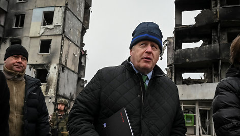B.Johnsonas užsipuolė britus dėl lėtos paramos Ukrainai: „Kokio velnio mes laukiame?“
