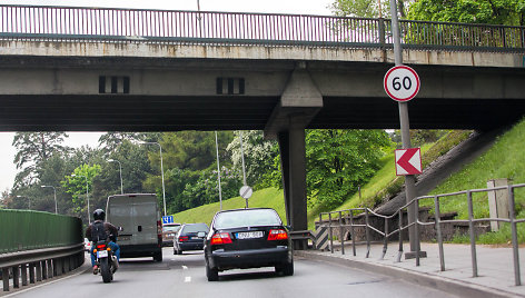 Kelio ženklai Geležinio Vilko gatvėje, Vilniuje