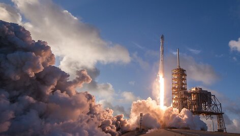 &bdquo;SpaceX Falcon 9&ldquo; raketos startas