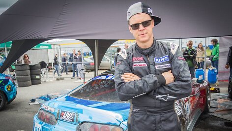Sergejus Kabarginas ir viena i&scaron; jo senųjų &bdquo;Toyota Supra&ldquo;