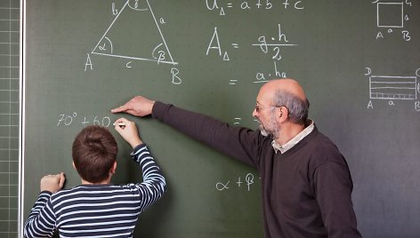 Siūlomas naujas mokytojų karjeros modelis: kompetencijas tikrintis – kas penkeri metai