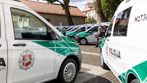 Naujų policijos automobilių „Mercedes-Benz“ perdavimas.