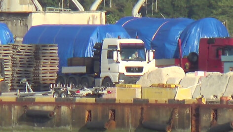&bdquo;Reuters&ldquo; užfiksavo greičiausiai &bdquo;Siemens&ldquo; dujų turbinas Feodosijos uoste Kryme
