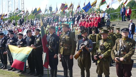 G.Paulauskas (trečias iš dešinės) 29-ajame Lietuvos tremtinių, politinių kalinių ir laisvės kovų dalyvių sąskrydyje „Su Lietuva širdy“