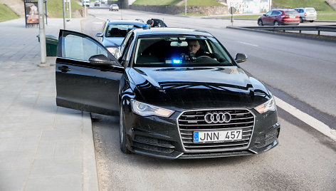 Patruliavimas su Lietuvos kelių policijos nežymėta „Audi A6“