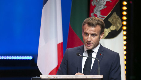 E.Macronui suteiktas VU garbės daktaro vardas