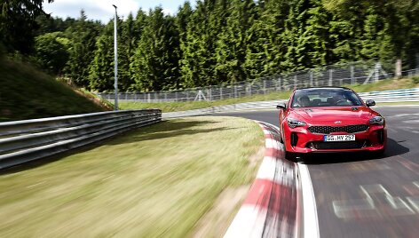&bdquo;KIA Stinger&ldquo; bandymai Niurburgringe