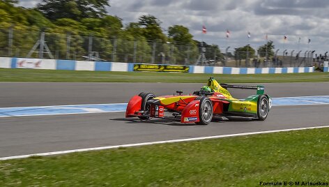 &bdquo;Formula-E&ldquo; bandymai Doningtone