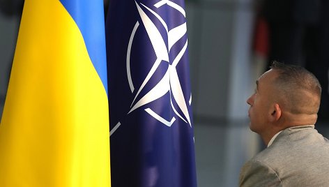 Ukrainos ir NATO vėliavos