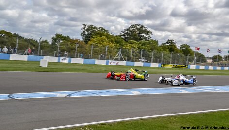 &bdquo;Formula-E&ldquo; bandymai Doningtone