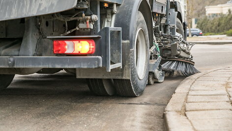 Vilnius &scaron;varinasi: valant gatves surinkta 516 tonų ne&scaron;varumų