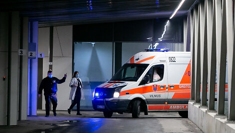 Koronavirusu galimai užsikrėtęs asmuo atvežtas į Santaros klinikų infekcinių ligų kliniką