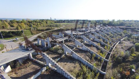 Stadionas ant &Scaron;e&scaron;kinės kalno i&scaron; pauk&scaron;čio skrydžio