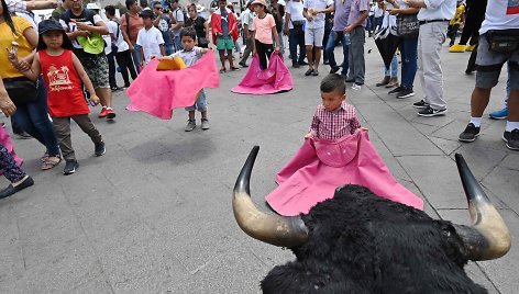 Koridos pasirodymai ir gaidžių kautynės yra populiarūs Peru nuo pat ispanų kolonizacijos laikų, bet gyvūnų teisių grupės ragino šios praktikos atsisakyti.