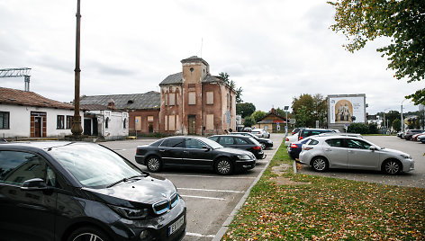 Automobilių aikštelė prie Kauno geležinkelio stoties