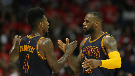 Imanas Shumpertas ir LeBronas Jamesas
